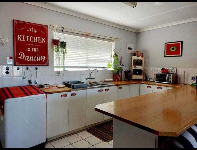 3 BEDROOM HOUSE FOR SALE IN DE KELDERS